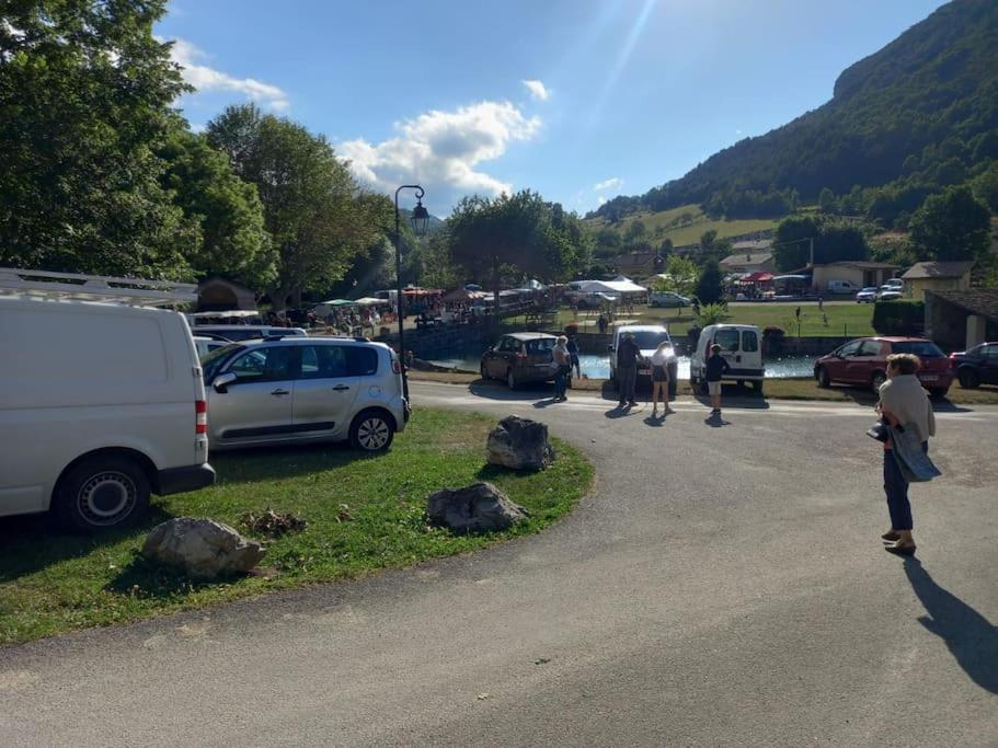 Gite L'Enclos O Rendez-Vous Roquefeuil-Pays De Sault- Avec Jardin Exterior foto