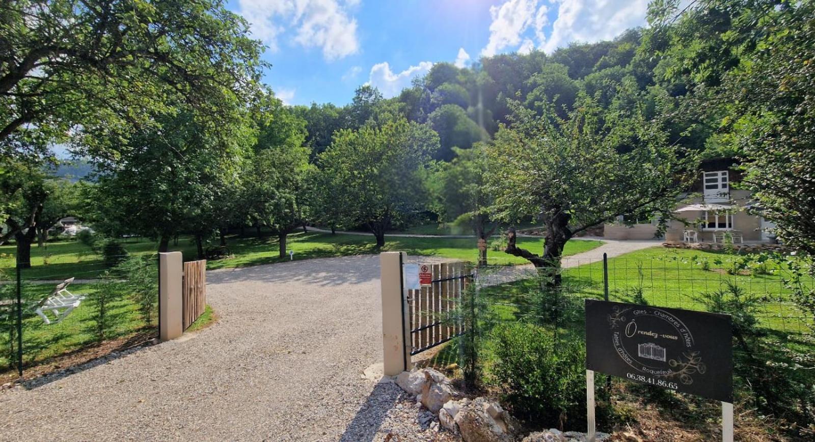 Gite L'Enclos O Rendez-Vous Roquefeuil-Pays De Sault- Avec Jardin Exterior foto